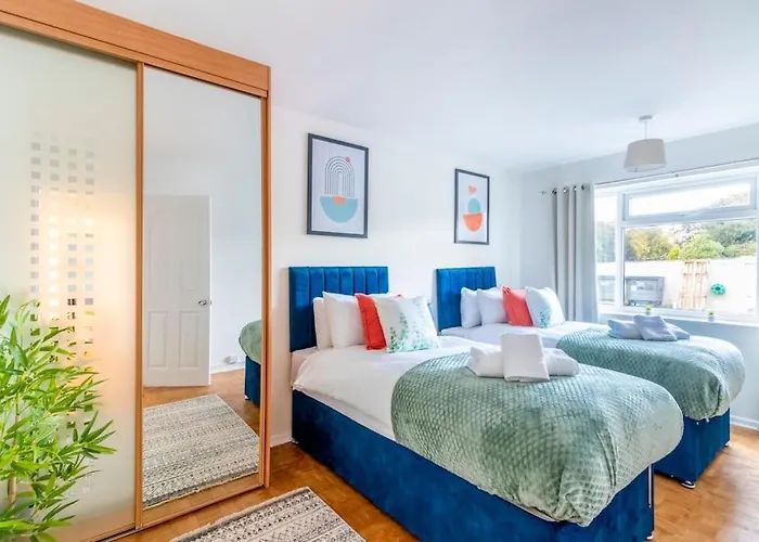 Beautiful Sea View 2 Bedroom Sleeps 6-Free Parking