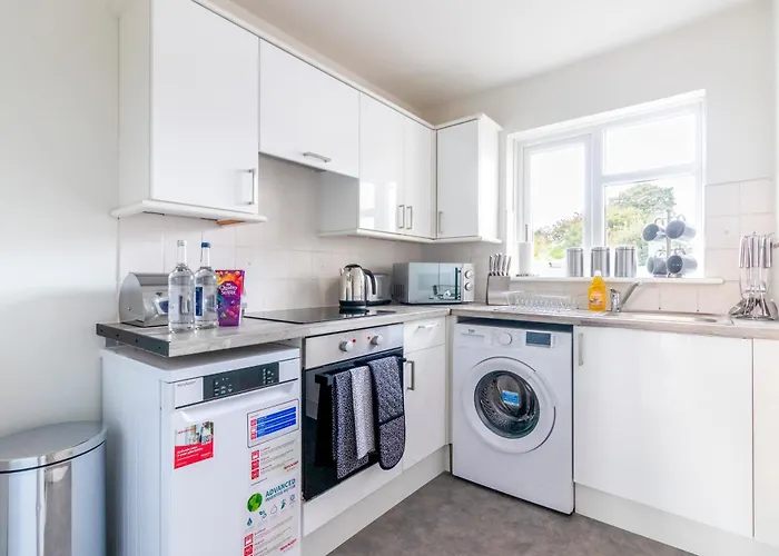 Beautiful Sea View 2 Bedroom Sleeps 6-Free Parking