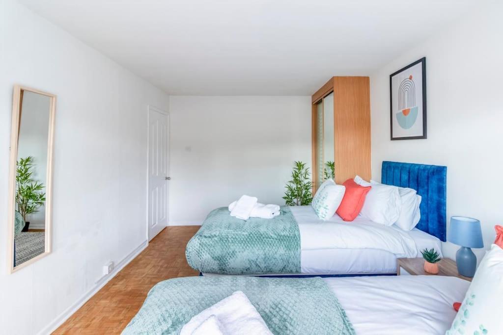 Apartment Beautiful Sea View 2 Bedroom Sleeps 6-free Parking *