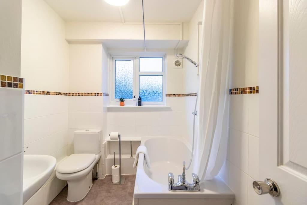 Apartment Beautiful Sea View 2 Bedroom Sleeps 6-free Parking *