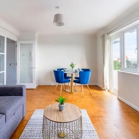 Beautiful Sea View 2 Bedroom Sleeps 6-Free Parking Bournemouth Exterior photo